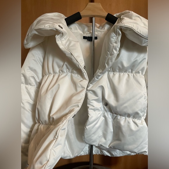 White theory puffer - Picture 3 of 10